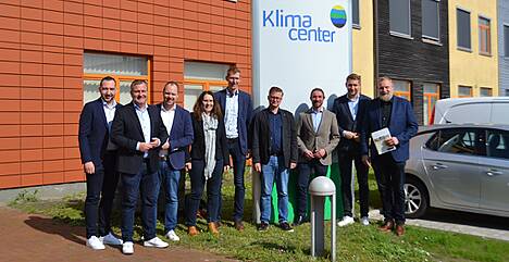 SPD-Delegation mit 3N-Geschäftsfüher Dr. Jan Köbbing beim Besuch des Klimacenters Werlte (von links: Nico Bloem, Guido Pott, Björn Meyer, Andrea Kötter, Dr. Jan Köbbing, Frank Henning, Marten Gäde, Thore Güldner, Ulf Prange)