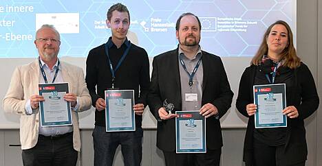 V.l.n.r.: Hansjörg Wieland (3N e. V.), Milan Kelch (Fraunhofer-Institut für Fertigungstechnik und Angewandte Materialforschung (IFAM)), Niels Kühn (Hochschule Bremen), Dr. Nina Graupner (Hochschule Bremen)