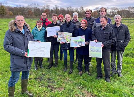 Das Projektkonsortium auf der geplanten Typha-Fläche