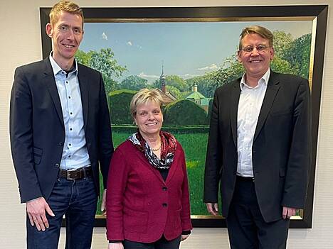 Dr. Jan Köbbing (l.) beim Antrittsbesuch im Meppener Kreishaus bei Landrat Marc-André Burgdorf, der zugleich 1. Vorstandsvorsitzender vom 3N e.V. ist. Mit dabei auch die ausscheidende Geschäftsführerin Dr. Marie-Luise Rottmann-Meyer.